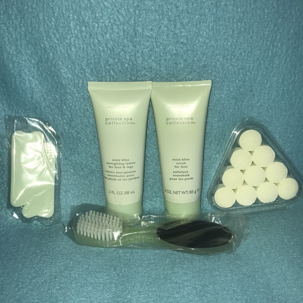 MARY KAY PRIVATE SPA COLLECTION Mint Bliss pedicure kit double zip travel case